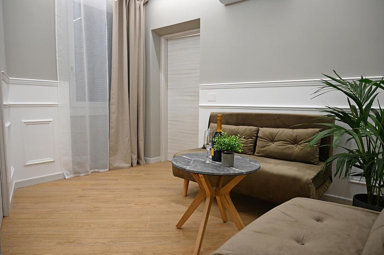 Mom Apartment Rooms&Suites Tivoli Buitenkant foto